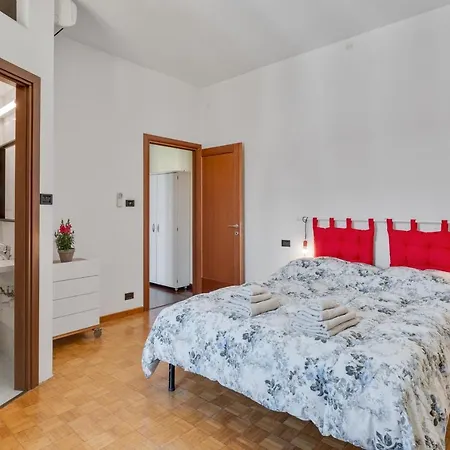 Oltretorrente Ampio Con Balconi Apartment *