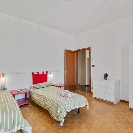 Oltretorrente Ampio Con Balconi * Parma