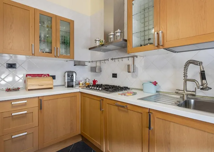 Oltretorrente Ampio Con Balconi