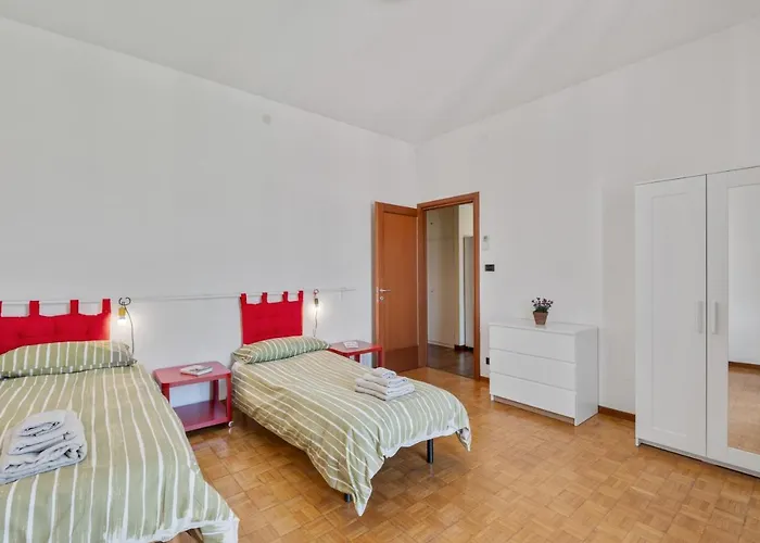 Oltretorrente Ampio Con Balconi * Parma