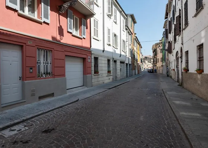 Oltretorrente Ampio Con Balconi * Parma